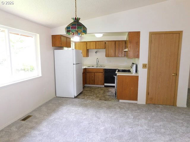 255 D Street Vernonia, OR 97064 - Photo 8 of 39 Kitchen/Dining Room