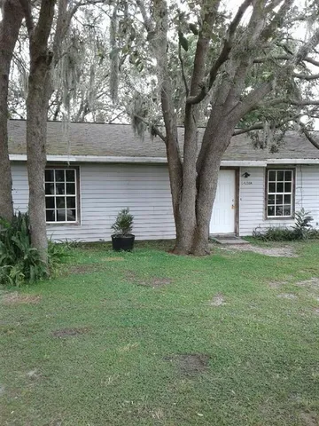 a view of a house with yard and tree s