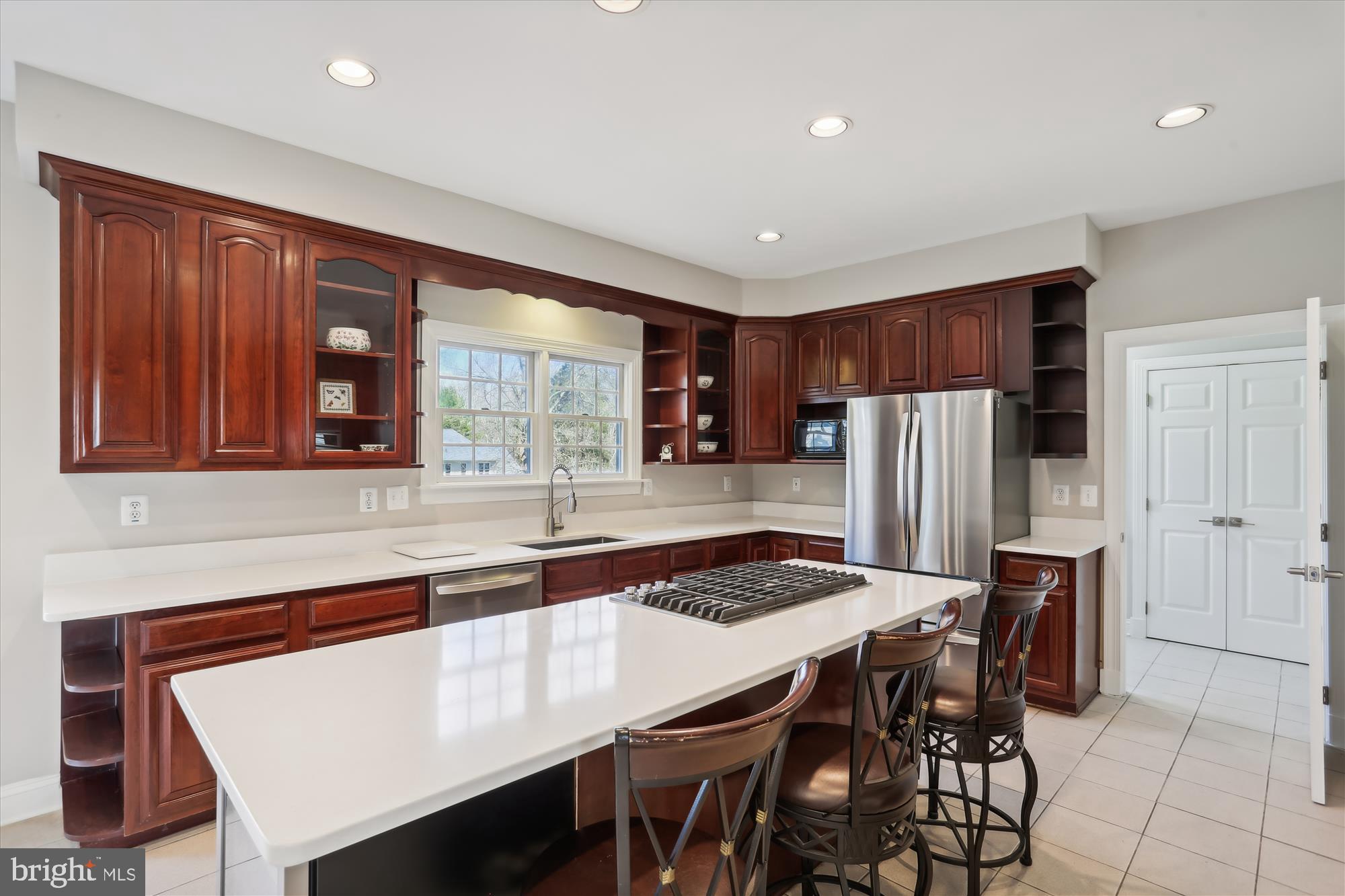 13424 Query Mill Road North Potomac, MD 20878 - Photo 16 of 66 Kitchen