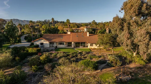 $2,100,000 | 700 Thomas Street, Oak View, CA 93022