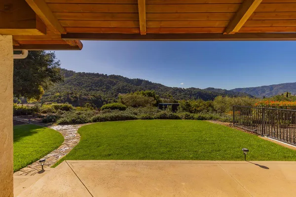 $2,100,000 | 700 Thomas Street, Oak View, CA 93022