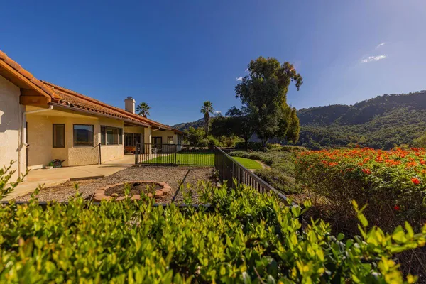 $2,100,000 | 700 Thomas Street, Oak View, CA 93022