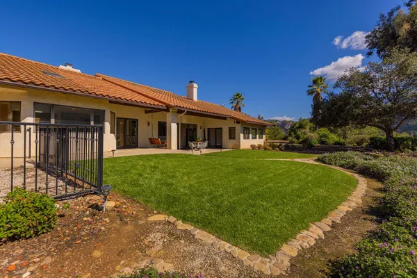 $2,100,000 | 700 Thomas Street, Oak View, CA 93022