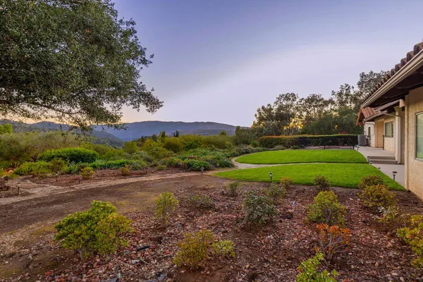 $2,100,000 | 700 Thomas Street, Oak View, CA 93022