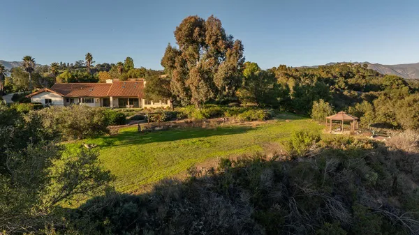 $2,100,000 | 700 Thomas Street, Oak View, CA 93022