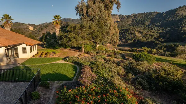 $2,100,000 | 700 Thomas Street, Oak View, CA 93022