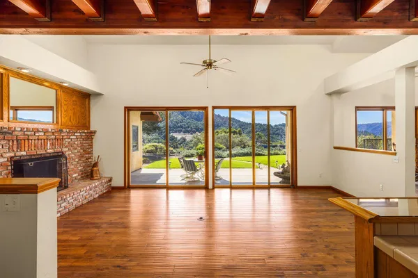 $2,100,000 | 700 Thomas Street, Oak View, CA 93022