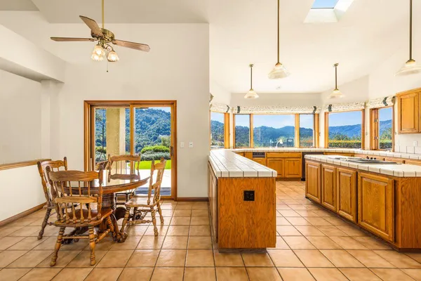 $2,100,000 | 700 Thomas Street, Oak View, CA 93022