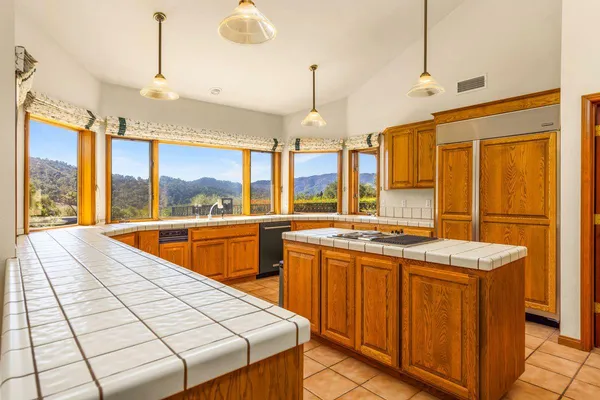$2,100,000 | 700 Thomas Street, Oak View, CA 93022