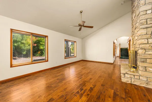 $2,100,000 | 700 Thomas Street, Oak View, CA 93022