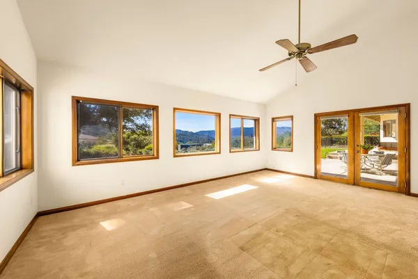 $2,100,000 | 700 Thomas Street, Oak View, CA 93022