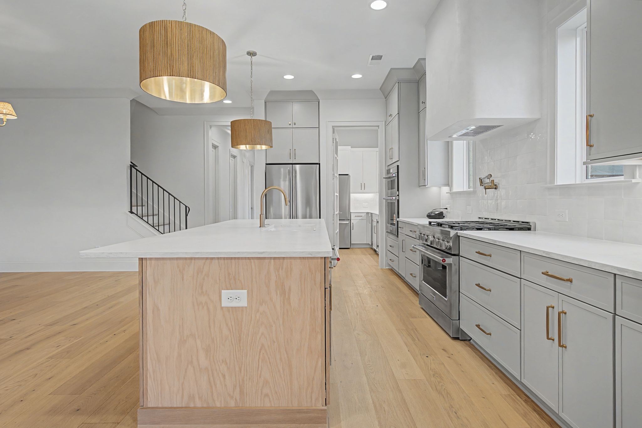 7032 Kinderhook Road Nashville, TN 37221 - Photo 20 of 91 a kitchen with granite countertop a sink a stove and a refrigerator
