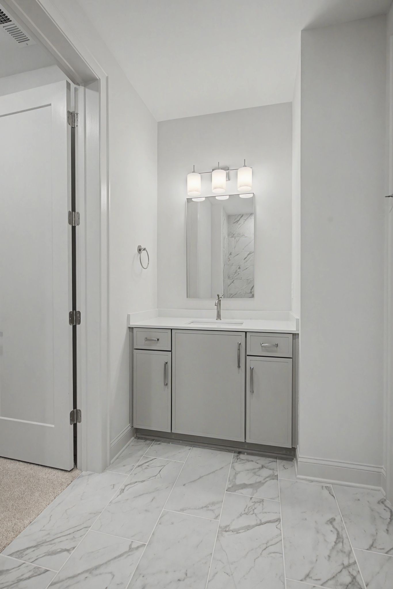 7032 Kinderhook Road Nashville, TN 37221 - Photo 47 of 91 a room with a sink and a mirror