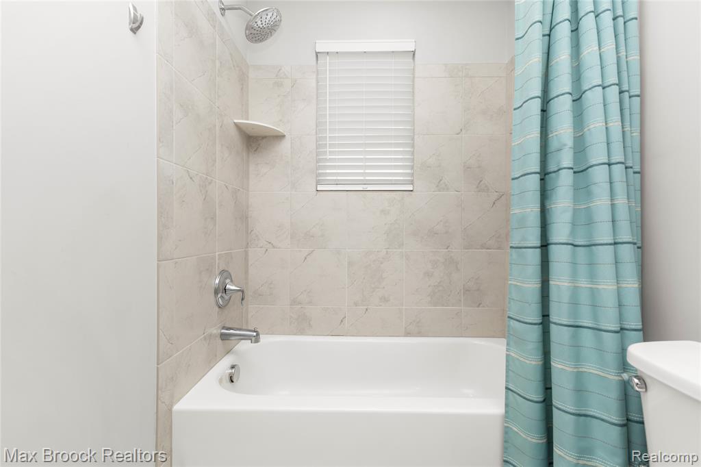4211 Kent Road Royal Oak, MI 48073 - Photo 45 of 54