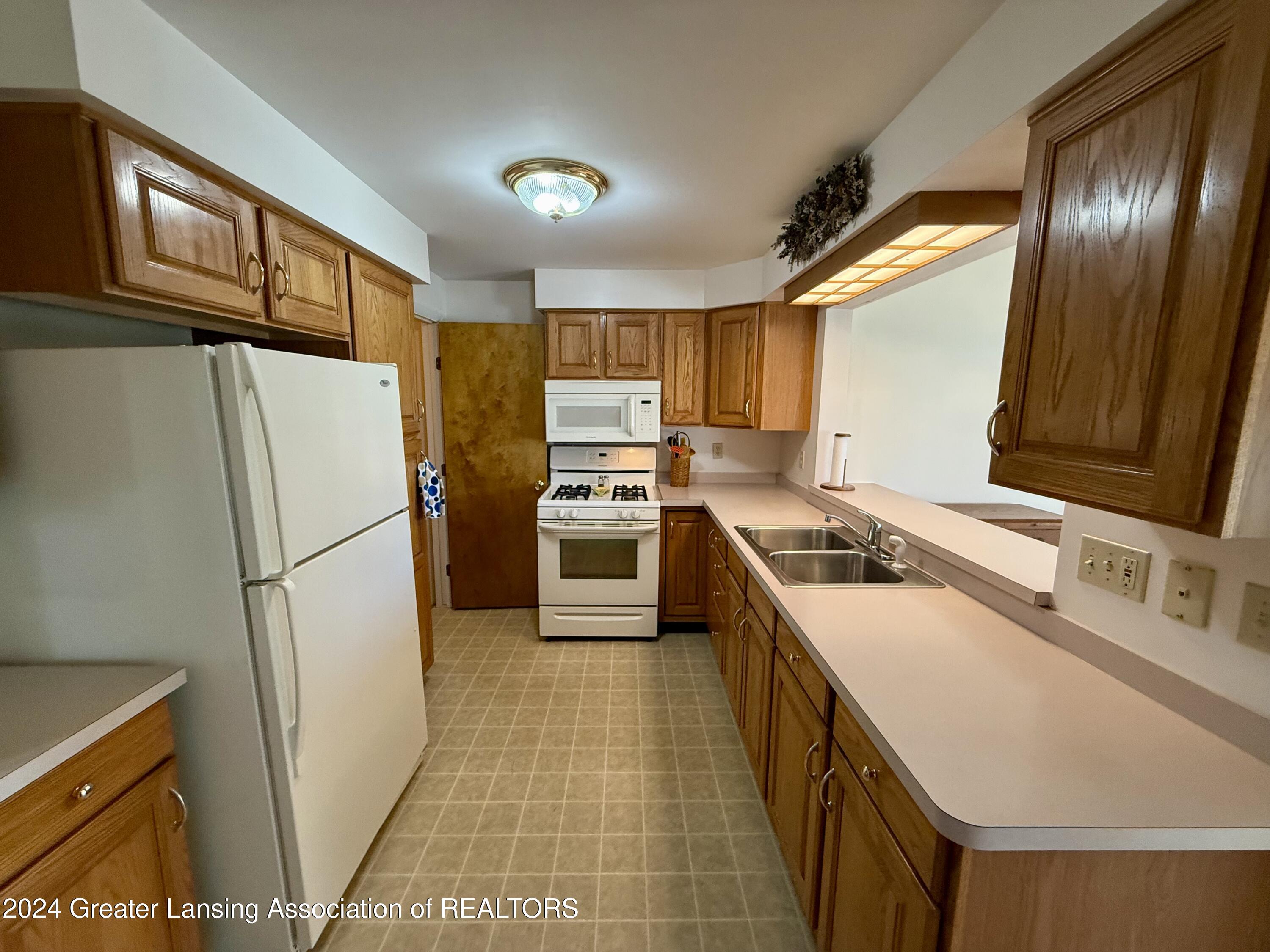 2220 North Eifert Road Holt, MI 48842 - Photo 14 of 39 IMG_0815