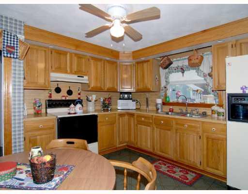 90 Nausauket Road Warwick, RI 02886 - Photo 7 of 11 Kitchen.