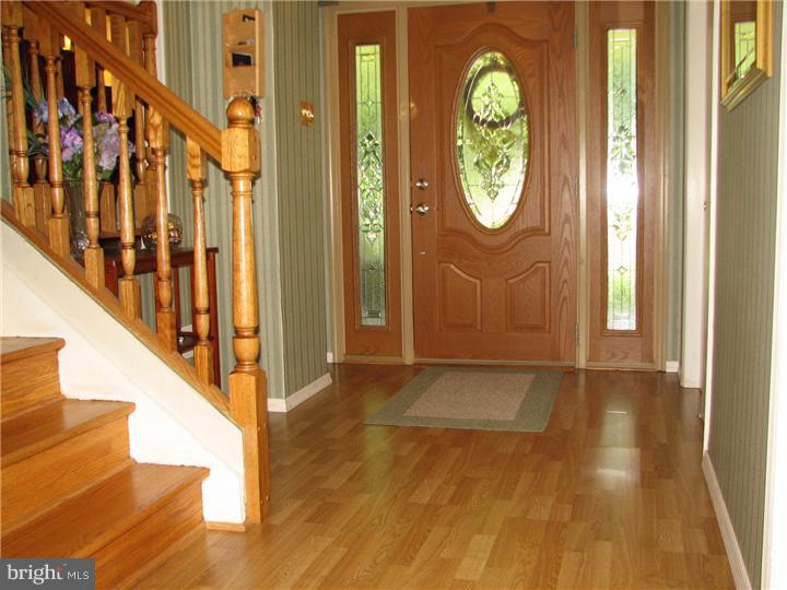 309 Parry Road Cinnaminson, NJ 08077 - Photo 4 of 25 Foyer