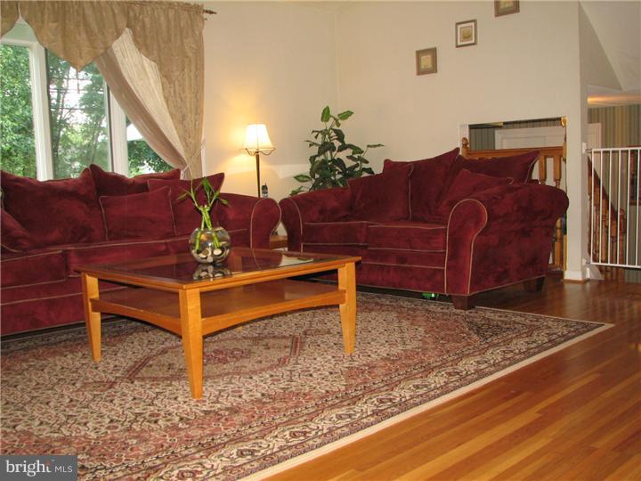 309 Parry Road Cinnaminson, NJ 08077 - Photo 6 of 25 Living Room