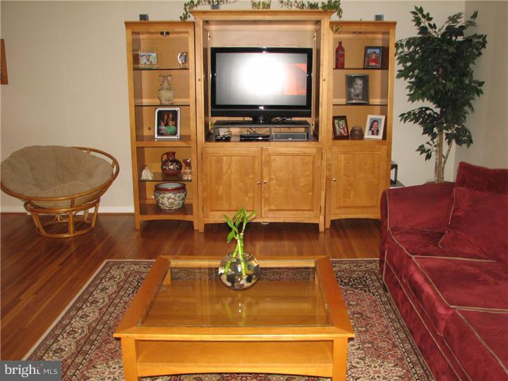 309 Parry Road Cinnaminson, NJ 08077 - Photo 7 of 25 Living Room