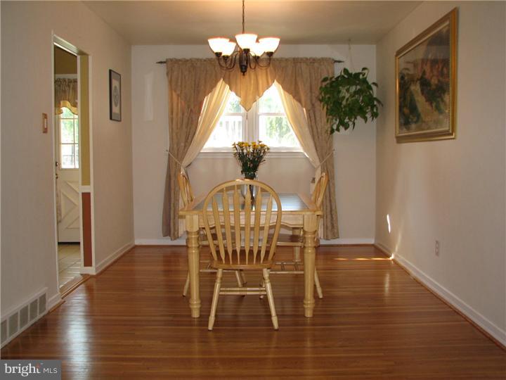 309 Parry Road Cinnaminson, NJ 08077 - Photo 9 of 25 Dining Room