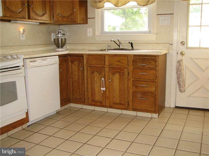 309 Parry Road Cinnaminson, NJ 08077 - Photo 10 of 25 Kitchen