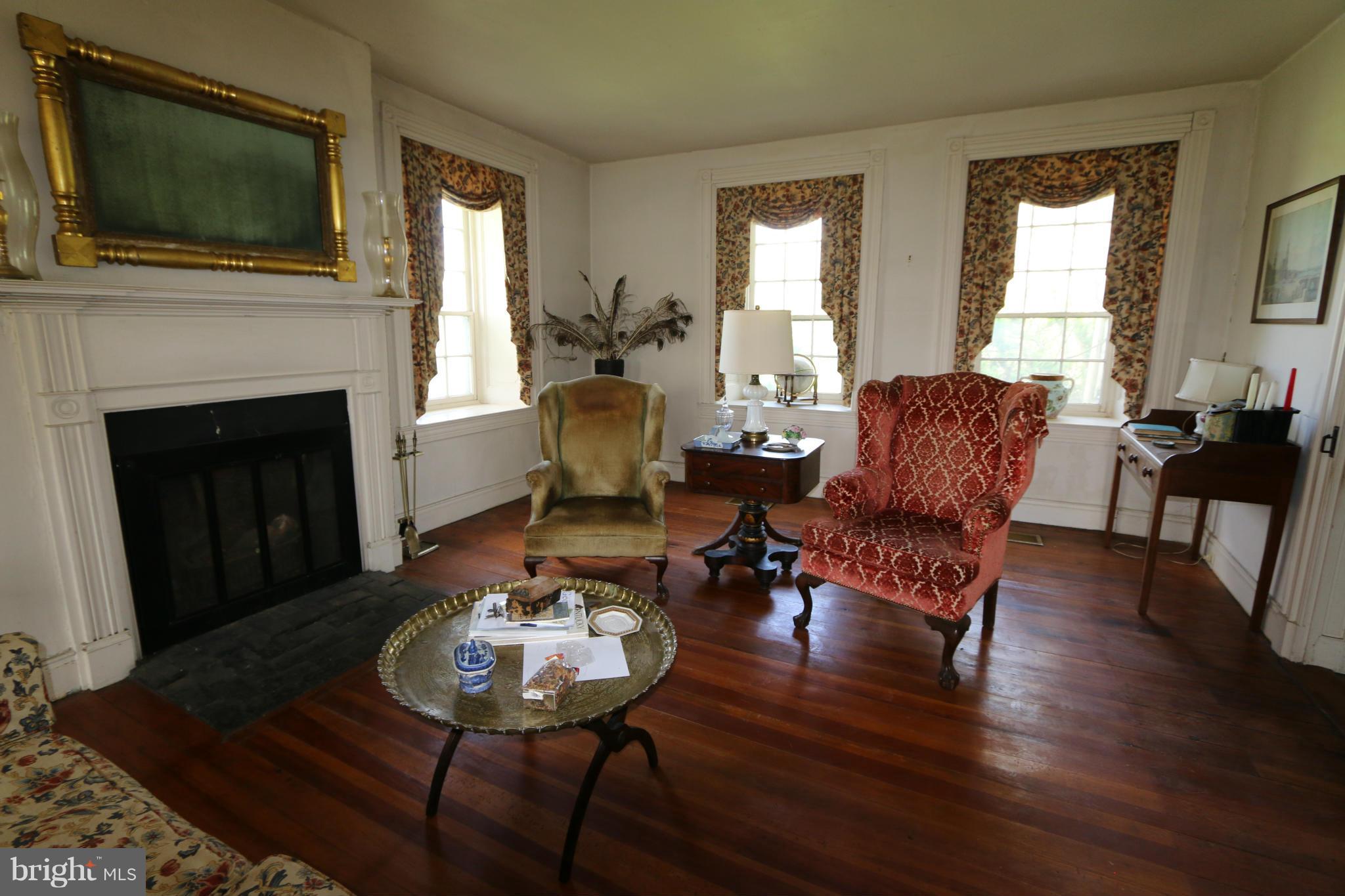 7608 University Road Boonsboro, MD 21713 - Photo 5 of 30 Living Room