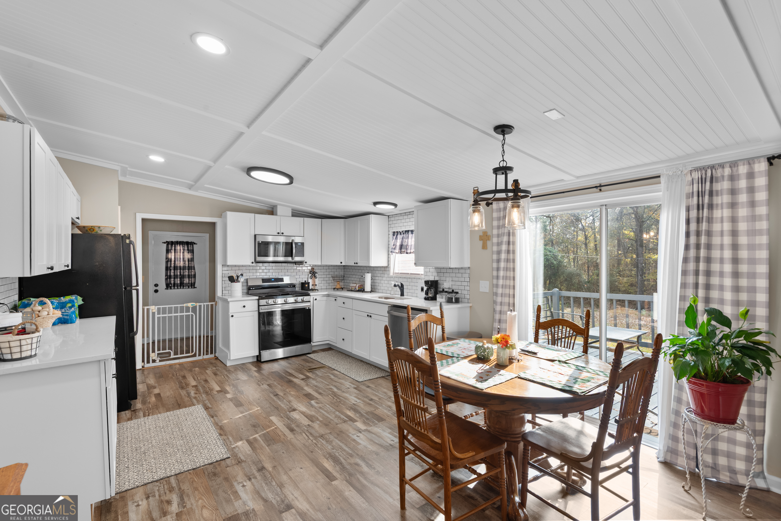1706 Stark Road Jackson, GA 30233 - Photo 15 of 38 a kitchen with a table and chairs in it