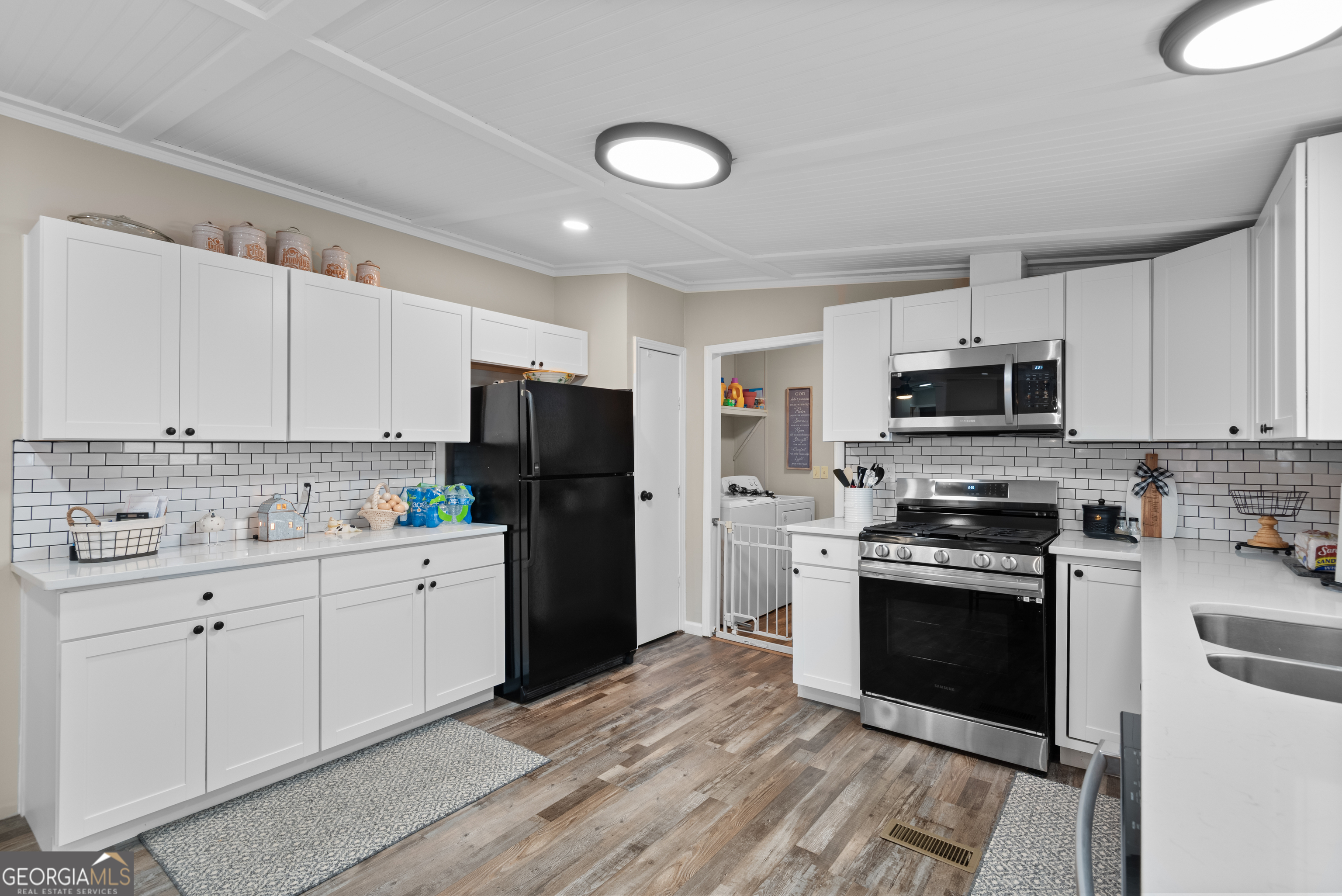 1706 Stark Road Jackson, GA 30233 - Photo 17 of 38 a kitchen with granite countertop a refrigerator stove top oven and sink