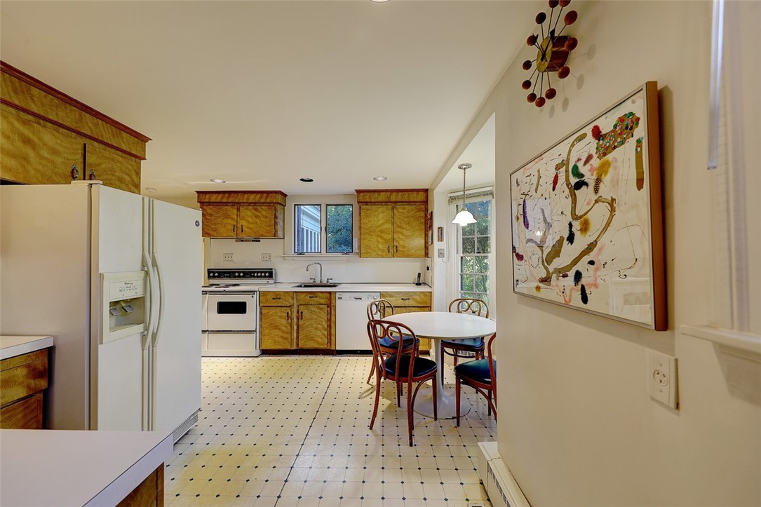 21 Harwich Road Providence, RI 02906 - Photo 12 of 50 Gallery Image 12