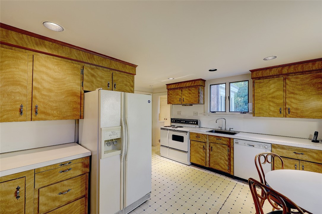 21 Harwich Road Providence, RI 02906 - Photo 13 of 50 Gallery Image 13