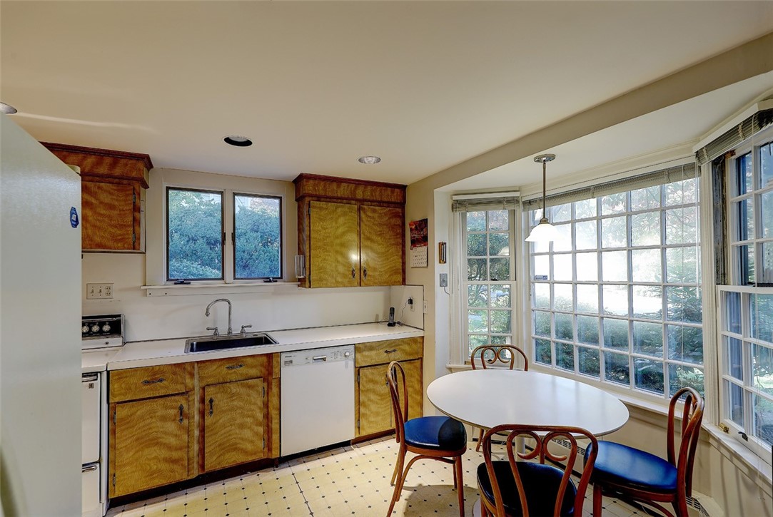21 Harwich Road Providence, RI 02906 - Photo 14 of 50 Gallery Image 14