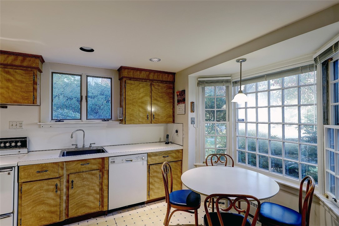 21 Harwich Road Providence, RI 02906 - Photo 15 of 50 Gallery Image 15