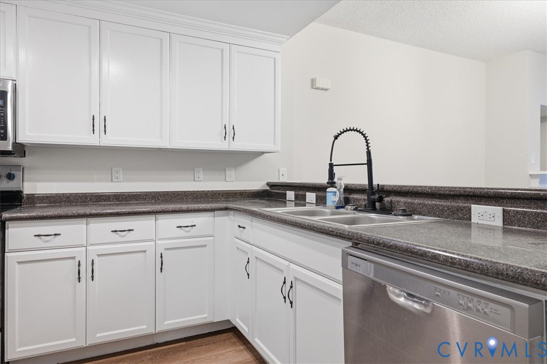 301 Beacon Ridge Drive, Unit 104 Hopewell, VA 23860 - Photo 2 of 30 Gallery Image 2