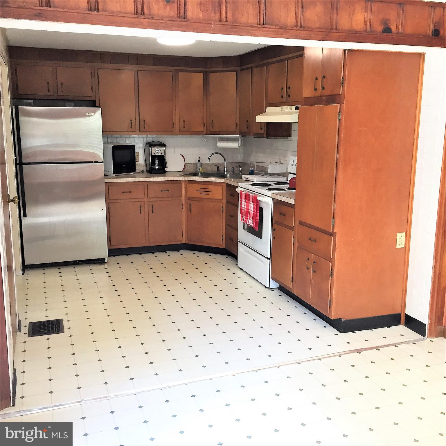 2009 Silver Lane Road Baltimore, MD 21221 - Photo 11 of 33 Kitchen