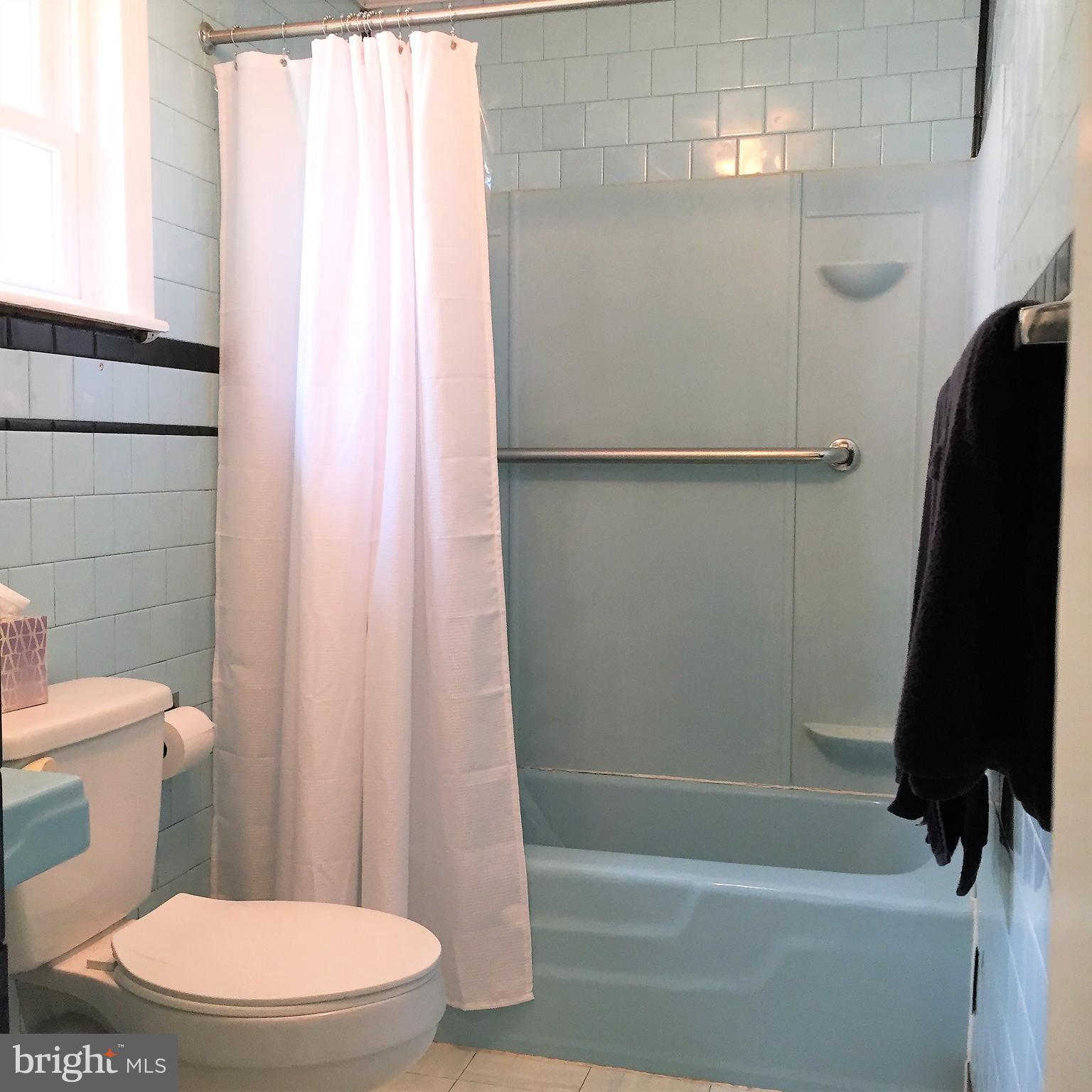 2009 Silver Lane Road Baltimore, MD 21221 - Photo 18 of 33 Bath
