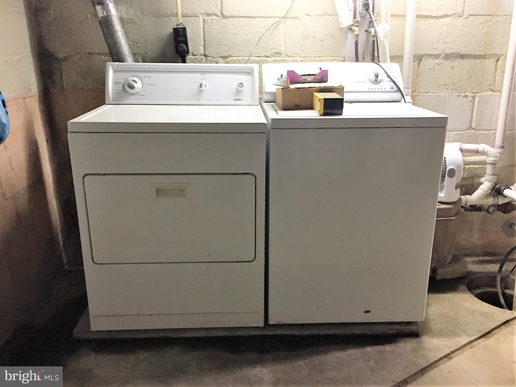 2009 Silver Lane Road Baltimore, MD 21221 - Photo 23 of 33 Washer/Dryer