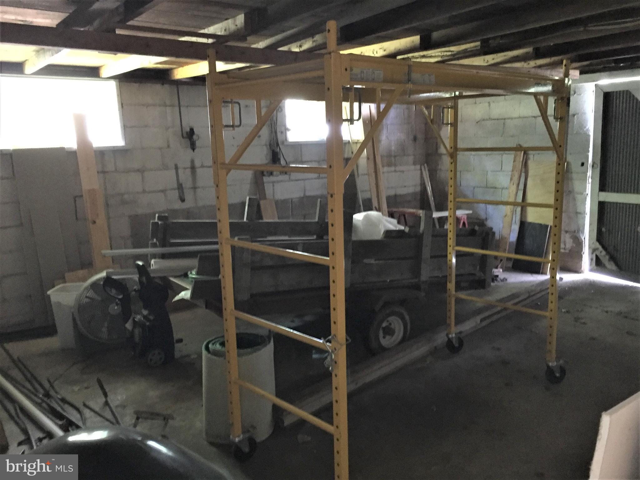 2009 Silver Lane Road Baltimore, MD 21221 - Photo 27 of 33 Garage