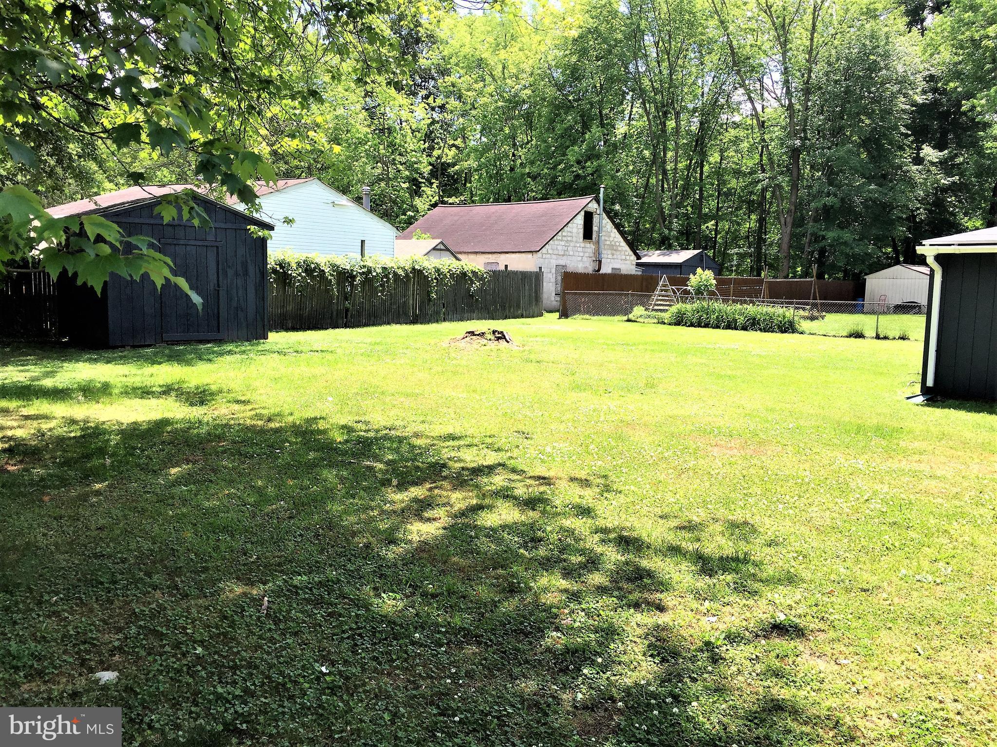 2009 Silver Lane Road Baltimore, MD 21221 - Photo 29 of 33 Back Yard