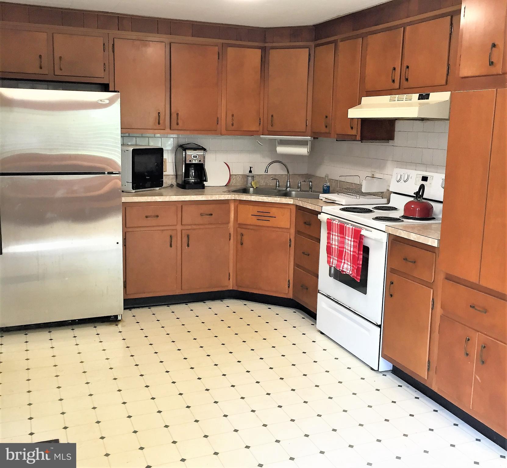 2009 Silver Lane Road Baltimore, MD 21221 - Photo 10 of 33 Kitchen