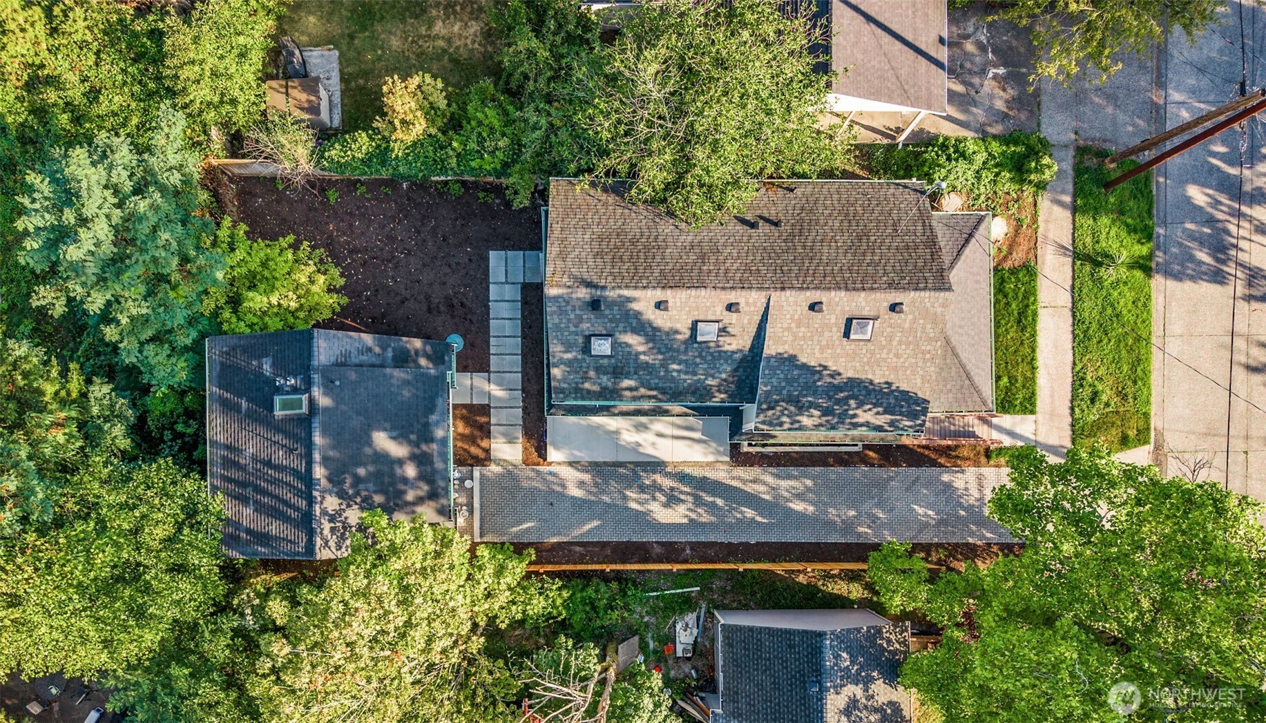 9547 Wallingford Avenue North Seattle, WA 98103 - Photo 39 of 39 an aerial view of a house with a yard