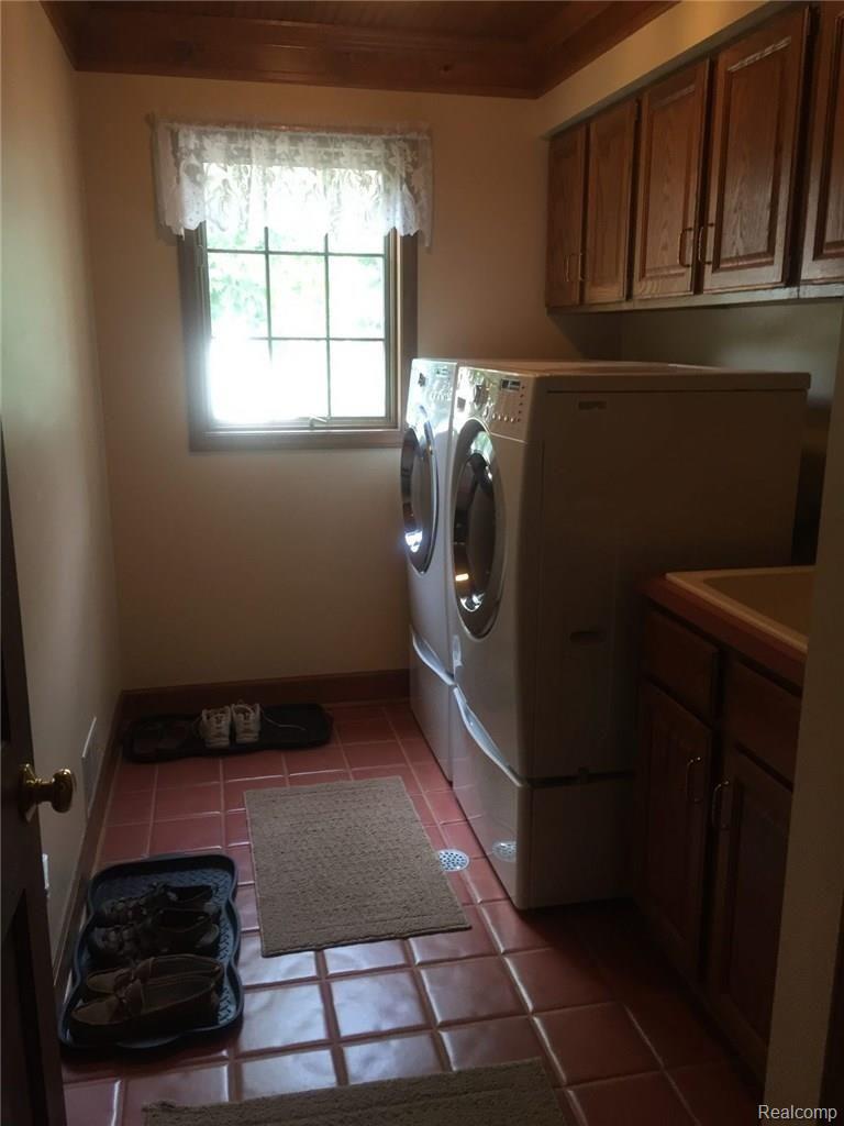12155 Rohn Road Fenton, MI 48430 - Photo 13 of 24 13.jpg