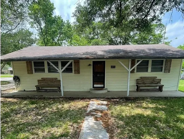 $1,800 | 403 Live Oak Street, Royse City, TX 75189