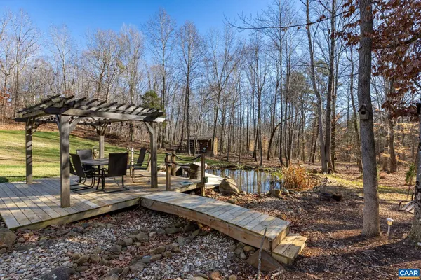 $895,000 | 214 Toms Road, Barboursville, VA 22923