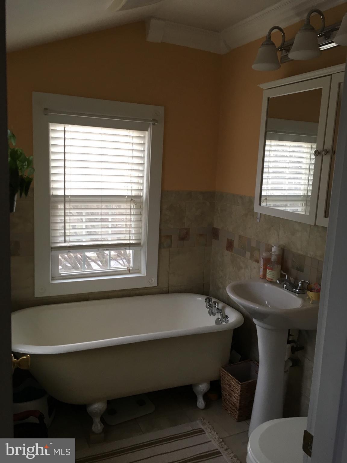 114 Sylvan Avenue Rutledge, PA 19070 - Photo 18 of 26 Main Hall Bath