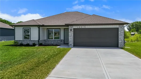 $329,990 | 19515 Lincoln Street, Spring Hill, KS 66083