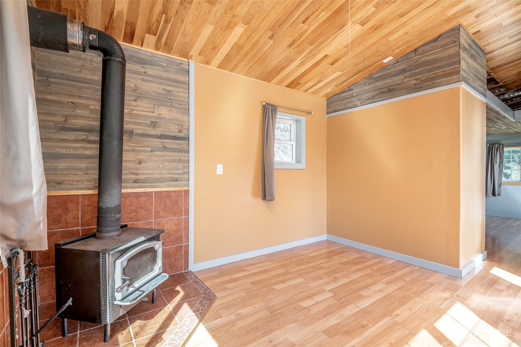 7366 Northeast North Shore Road Belfair, WA 98528 - Photo 8 of 39 Gallery Image 8