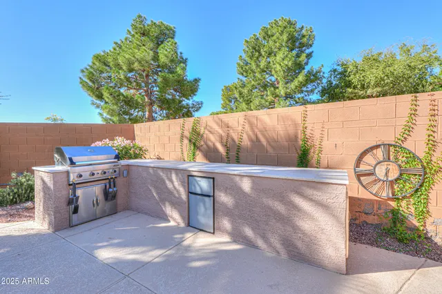 a view of outdoor kitchen outdoor kitchen