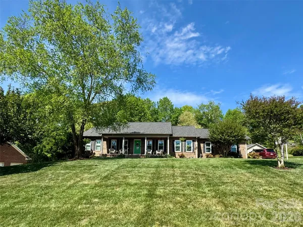 $575,000 | 4946 Butner Drive, Hickory, NC 28602