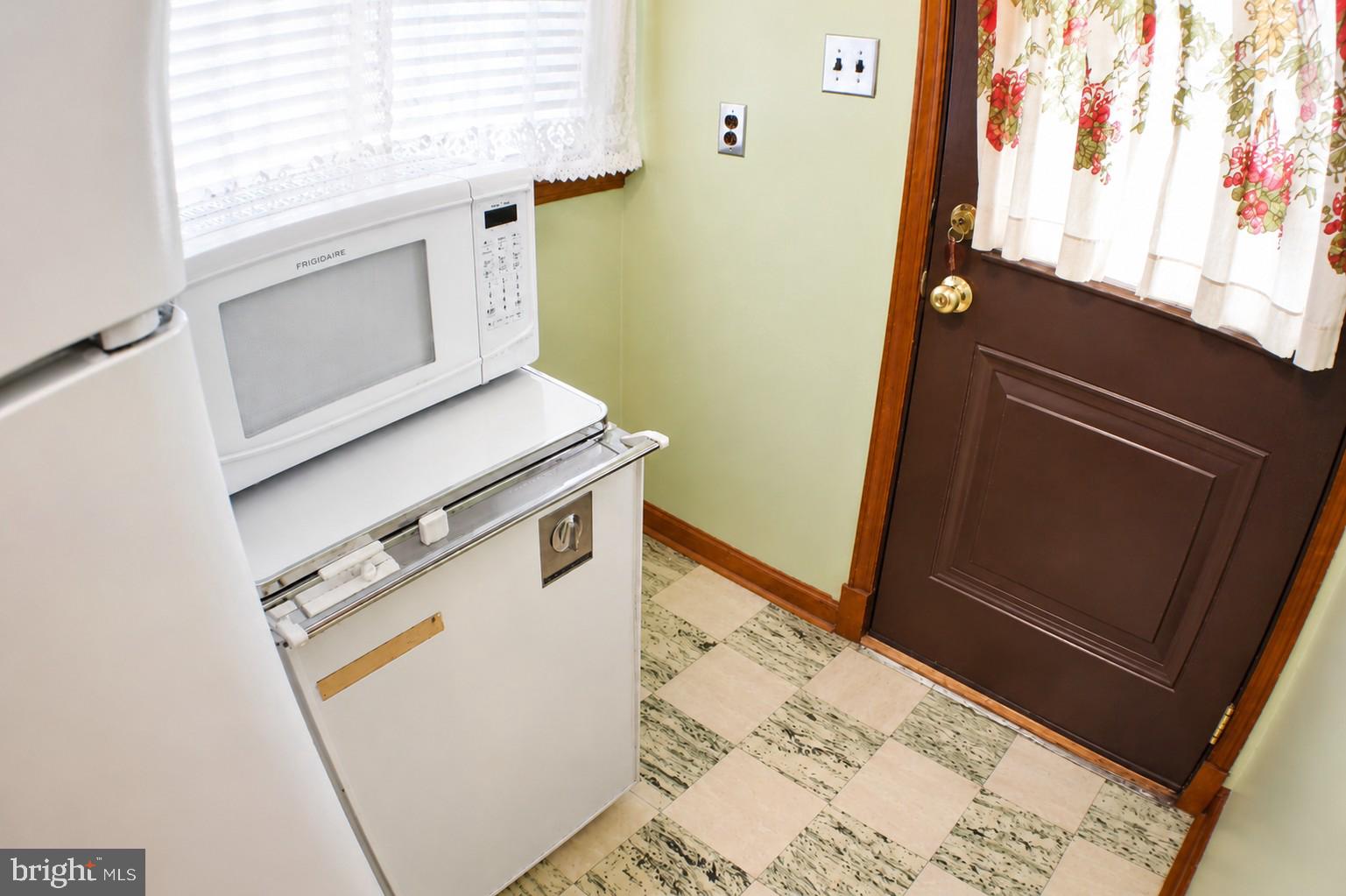 4502 Maple Road Suitland, MD 20746 - Photo 13 of 40 Cozy kitchen corner with vintage charm.