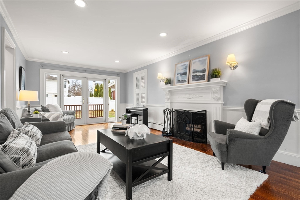 39 Oak Ridge Road Medford, MA 02155 - Photo 4 of 40